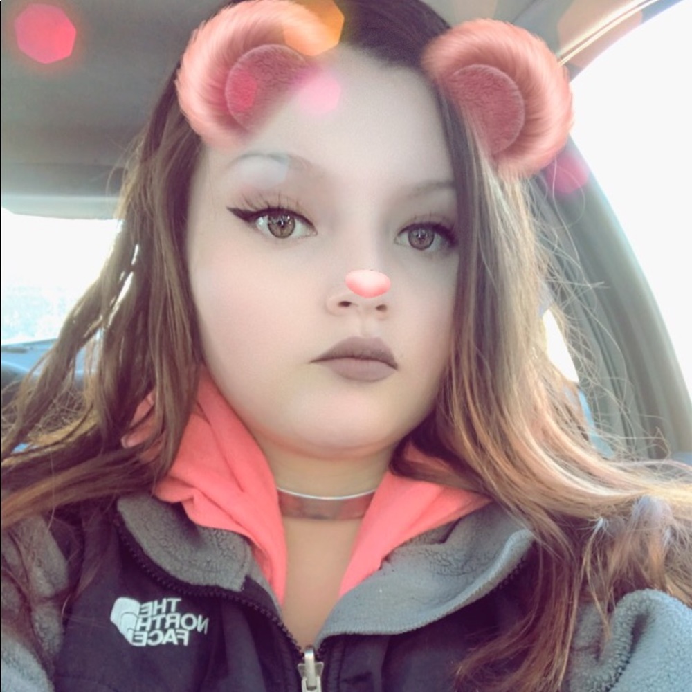 Meet your Posher, Yessenia